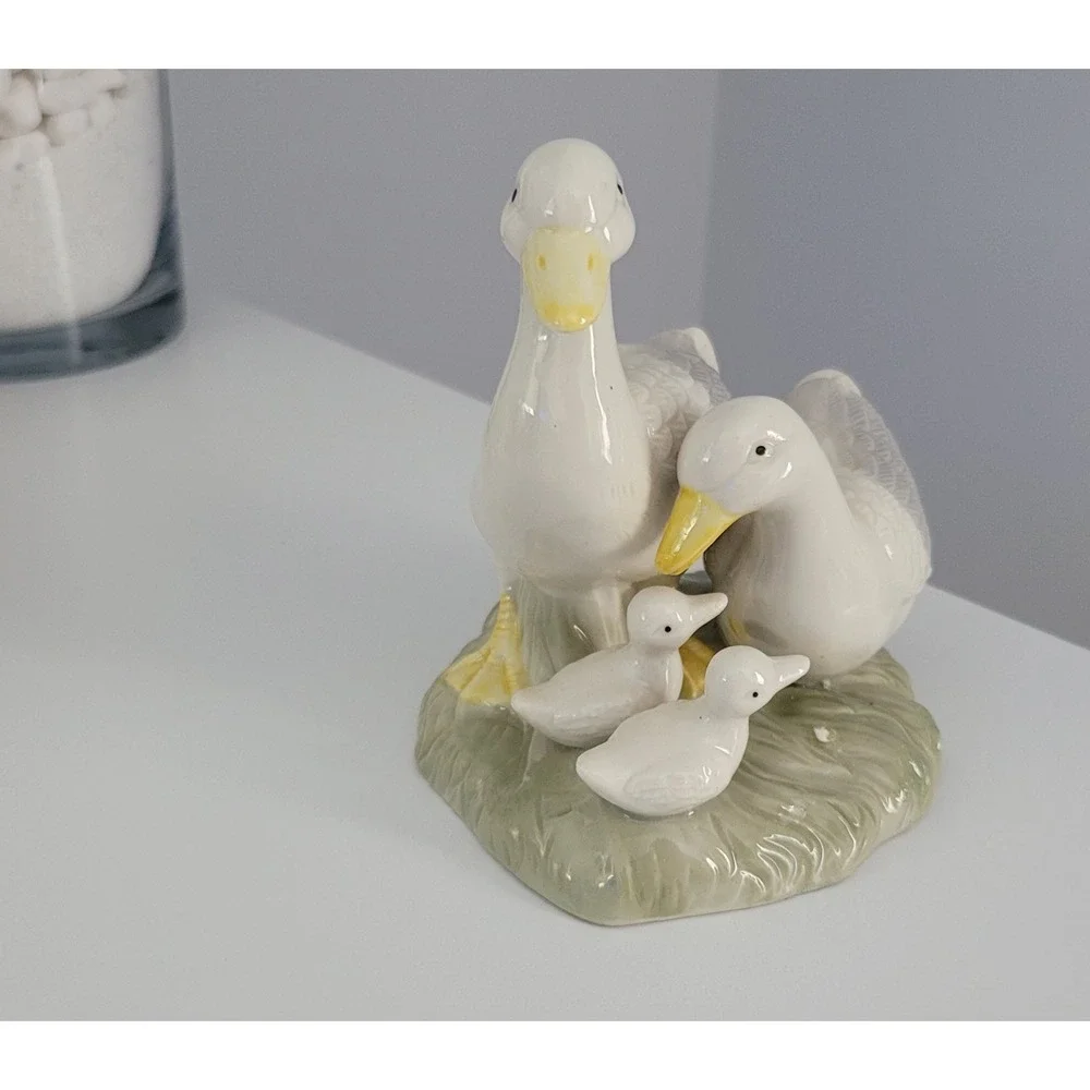 Geese‎ Family Figurine - Knick Knacks